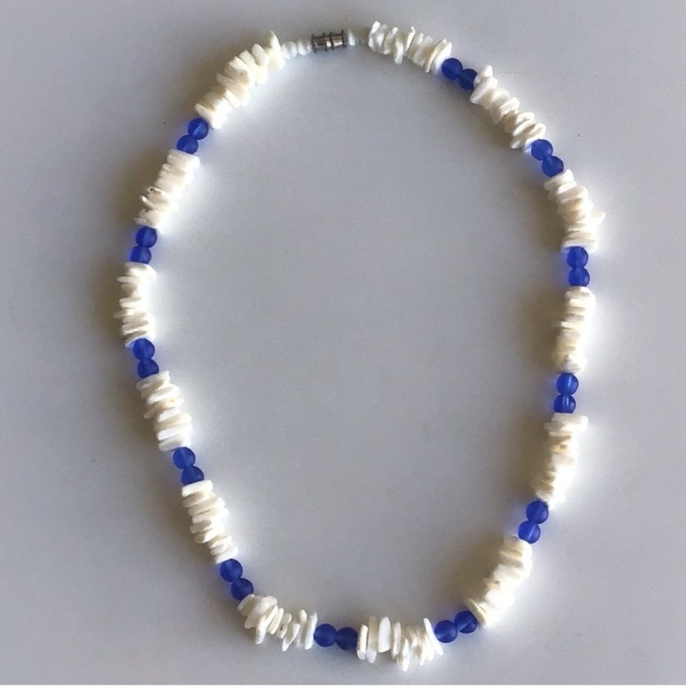 Y2K VSCO Girl puka shell necklace faux stone white and blue beads - Picture 16 of 16